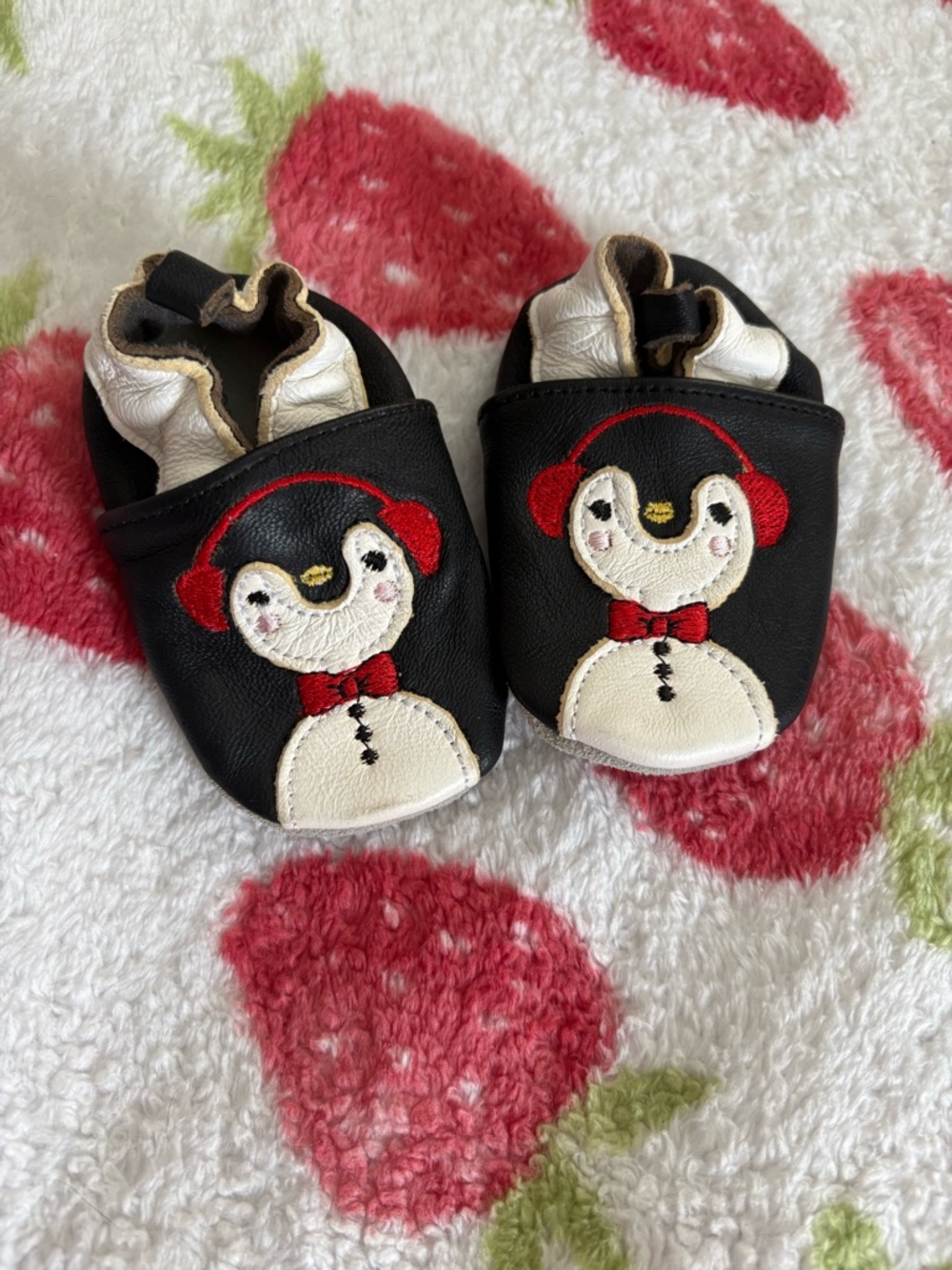 Black Penguin Appliqué Baby Shoes